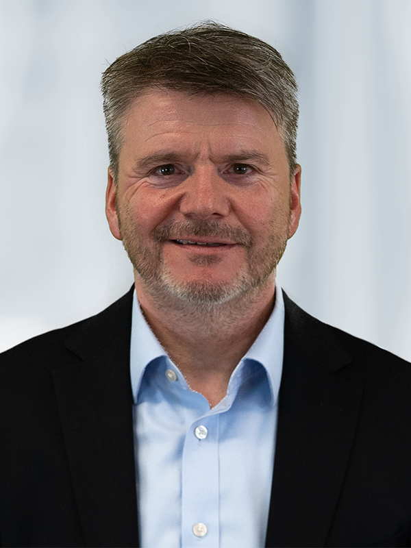 Porträt von Prof. Dr. Ulrich Sailer, Experte für Digitalisierung und Nachhaltigkeit im Masterstudiengang AI und Data Science. Er ist Professor für Controlling und verfügt über umfassende Expertise in Management und Datenanalyse.