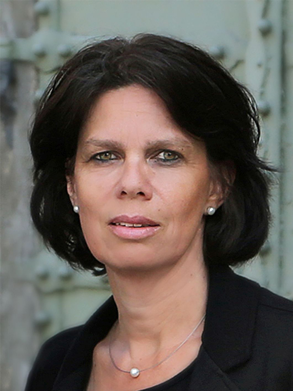 Porträt von Susanne Liemer, Seminarmanagerin an der HfWU Akademie. Sie ist zuständig für die Organisation und das Management von Seminaren und Weiterbildungsprogrammen der Hochschule für Wirtschaft und Umwelt Nürtingen-Geislingen.